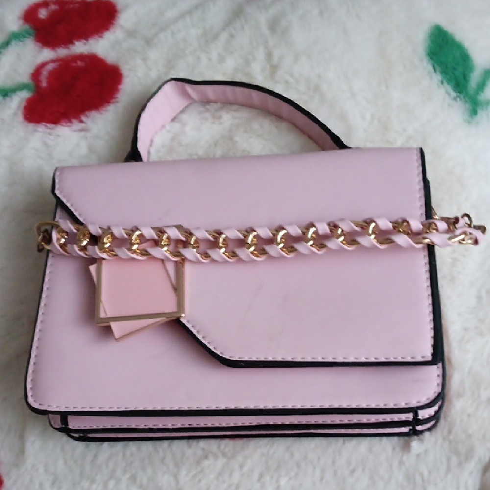 Elegant Pink Handbag with Gold Chain